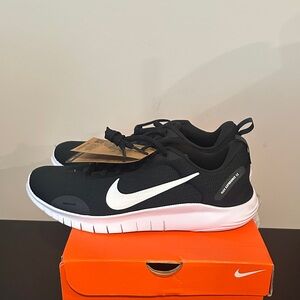 Nike Flex Experience RN 12 in Black and White